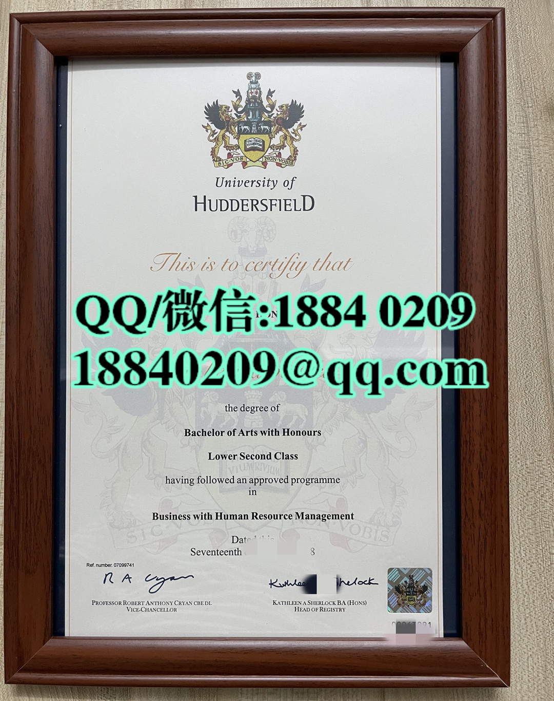 原版裱框挂墙英国哈德斯菲尔德大学学位毕业证，University of Huddersfield degree